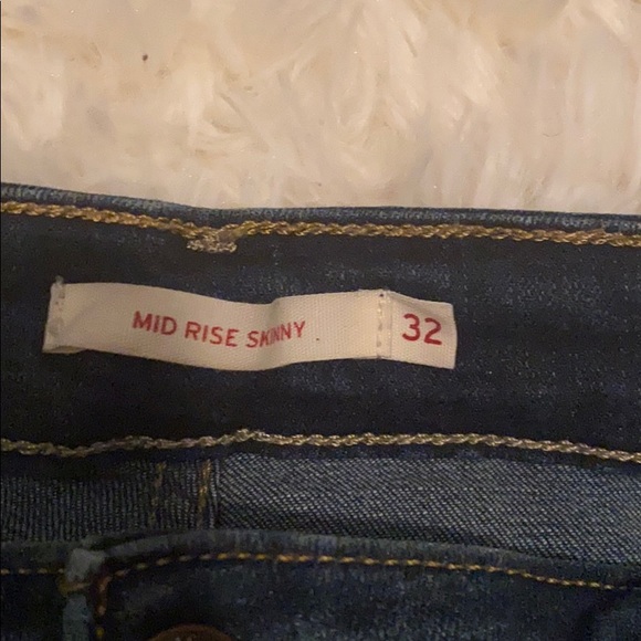 Levi’s Mid Rise Skinny Jeans - Picture 3 of 3